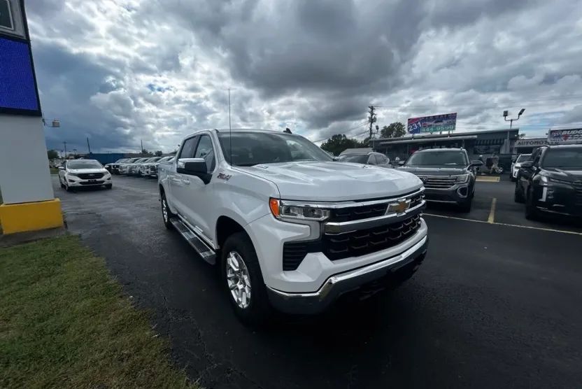 2022 Chevrolet Silverado 1500 LT photo 1