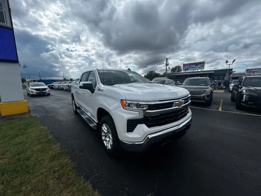 2022 Chevrolet Silverado 1500 LT photo 1
