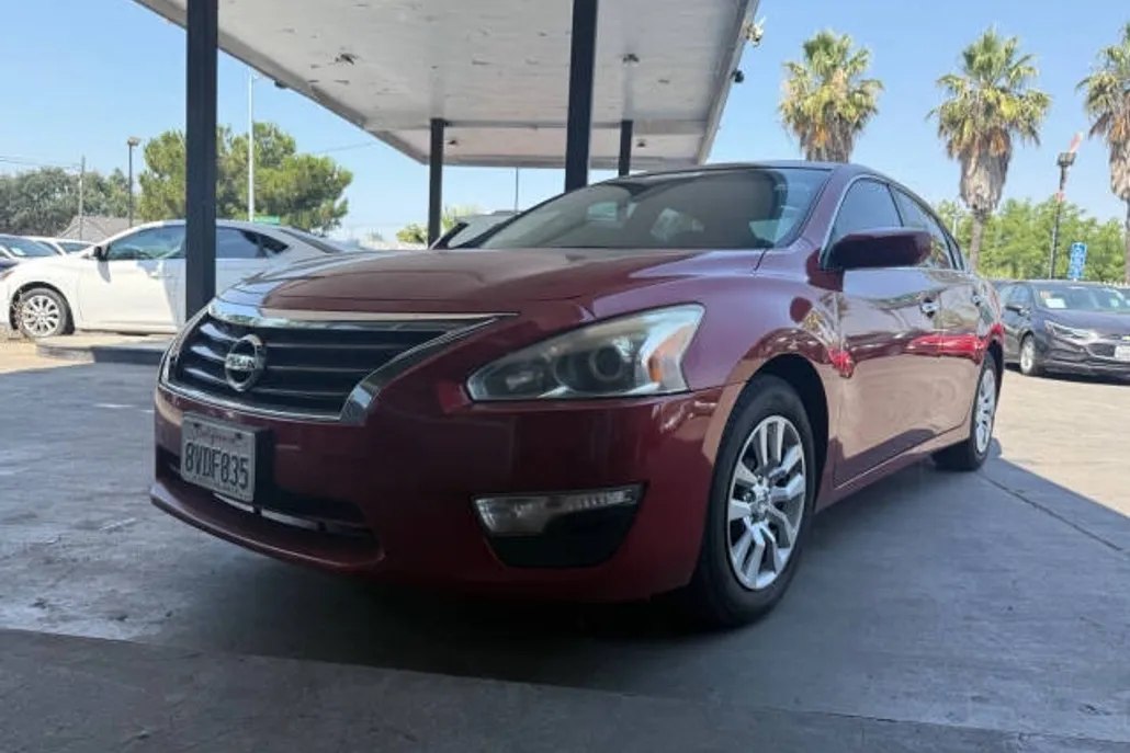 2015 Nissan Altima 2.5 SV photo 1