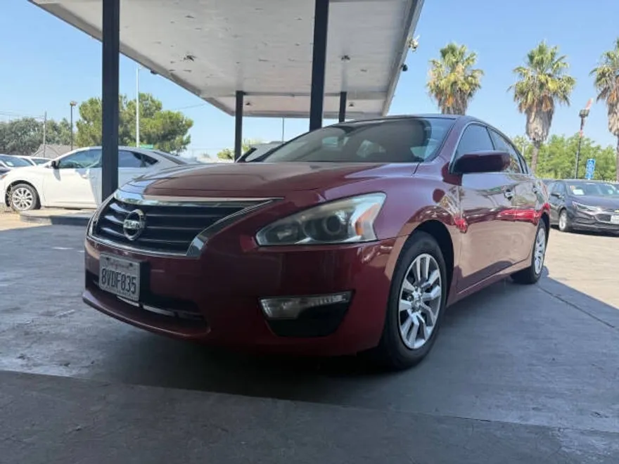 2015 Nissan Altima 2.5 SV photo 1
