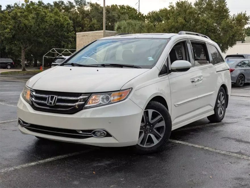 2014 Honda Odyssey Touring photo 1