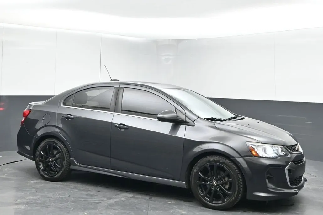 2017 Chevrolet Sonic Premier photo 1
