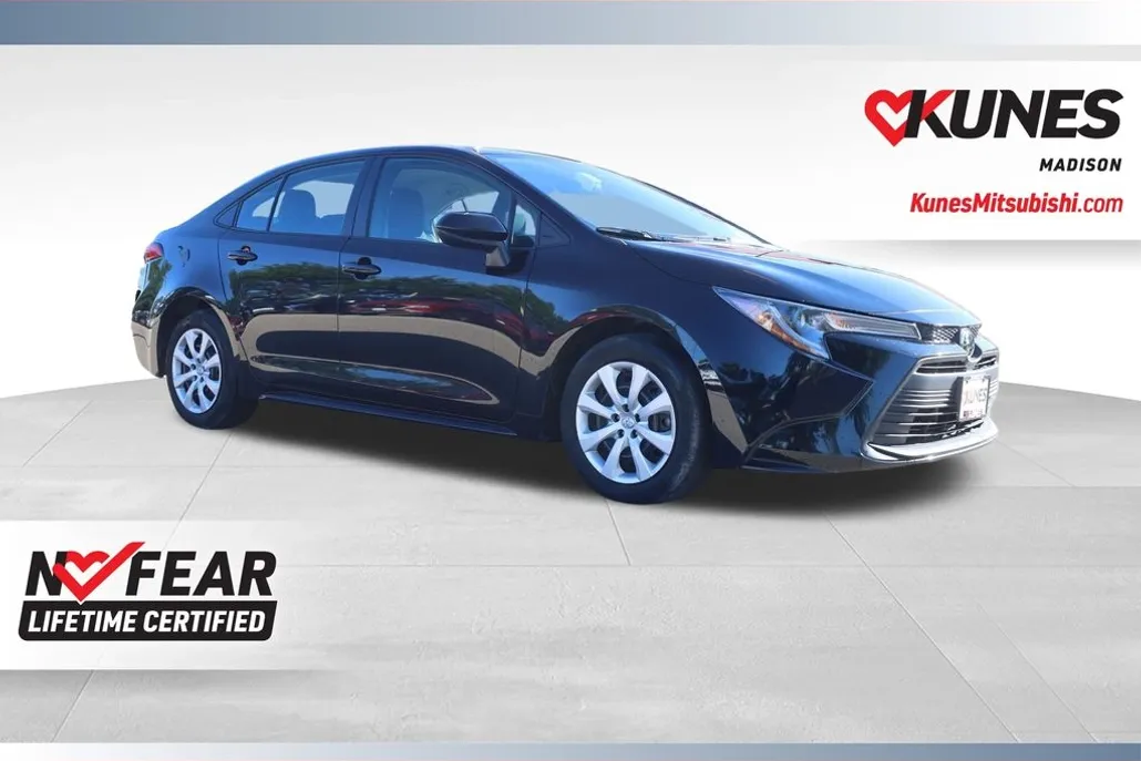 2024 Toyota Corolla LE photo 1
