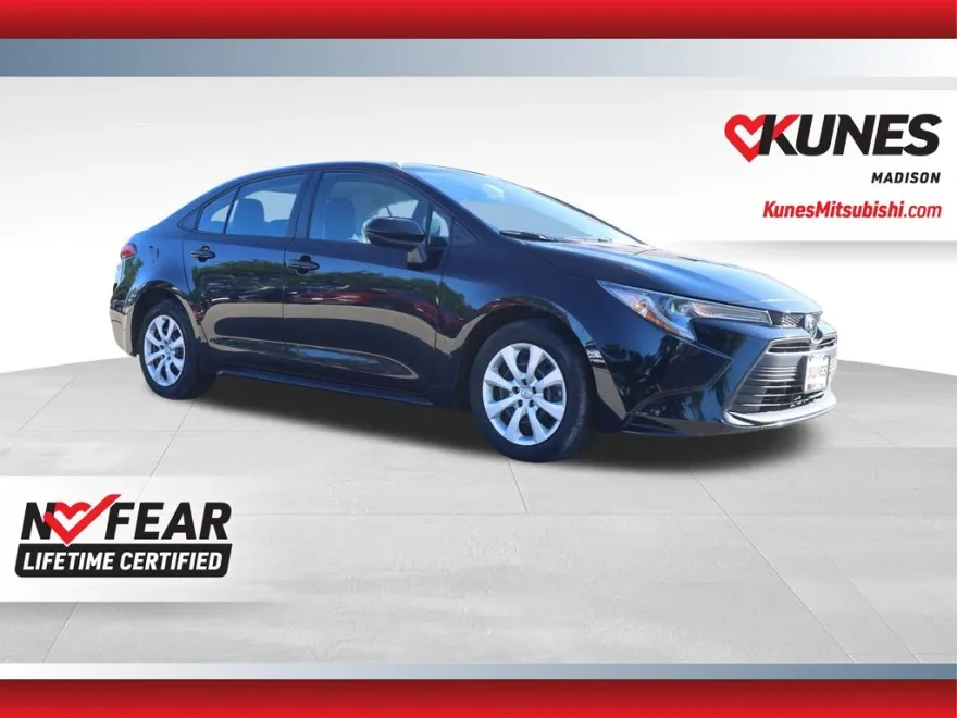 2024 Toyota Corolla LE photo 1