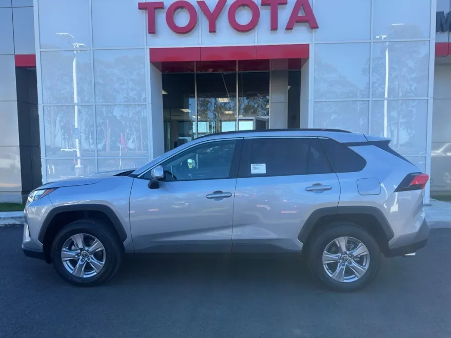2025 Toyota RAV4 XLE photo 1