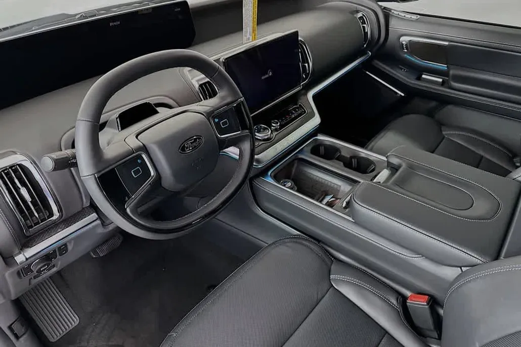 2025 Ford Expedition Platinum photo 1