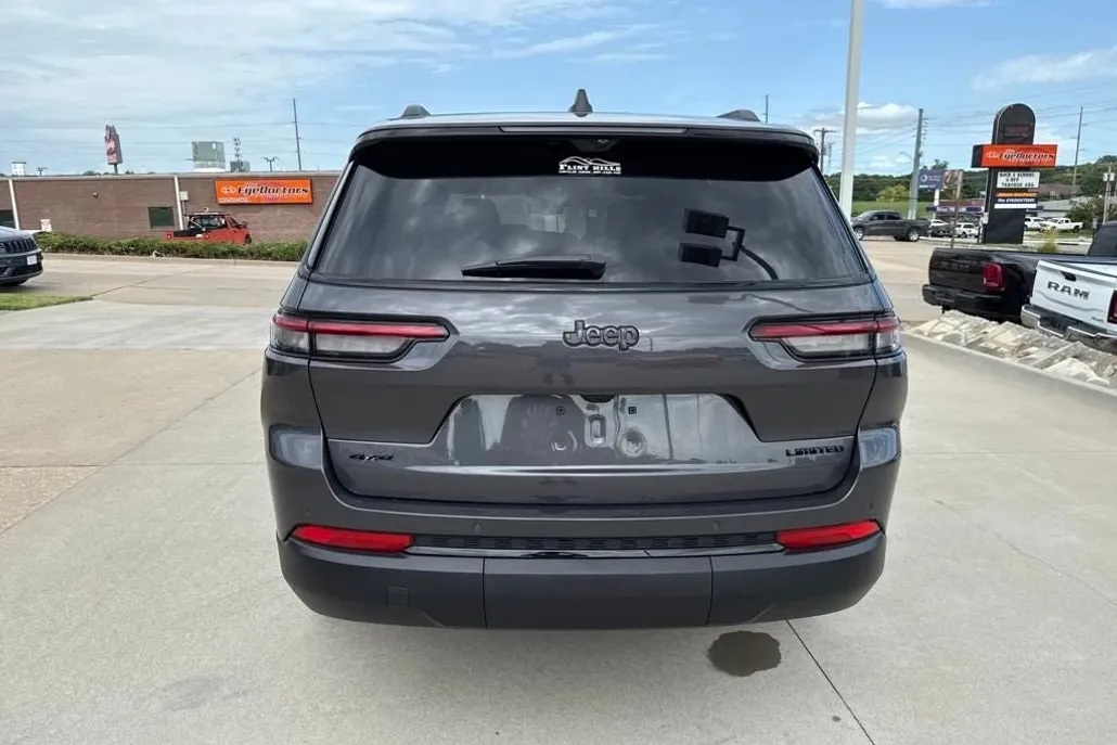 2025 Jeep Grand Cherokee Limited photo 1