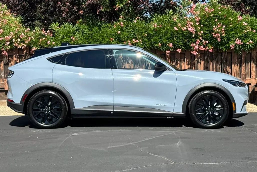 2025 Ford Mustang Mach-E Select photo 1