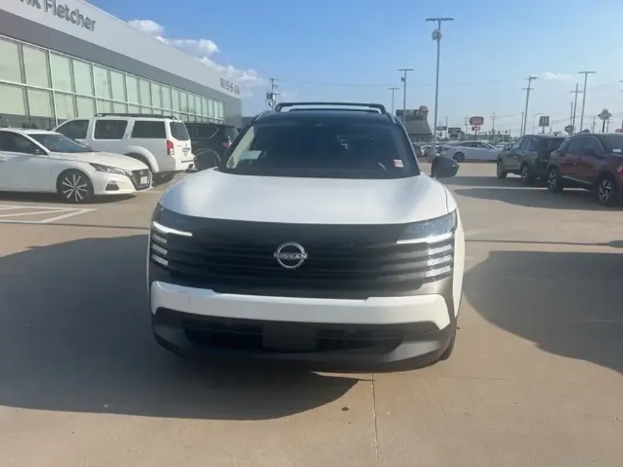 2025 Nissan Kicks SV photo 1