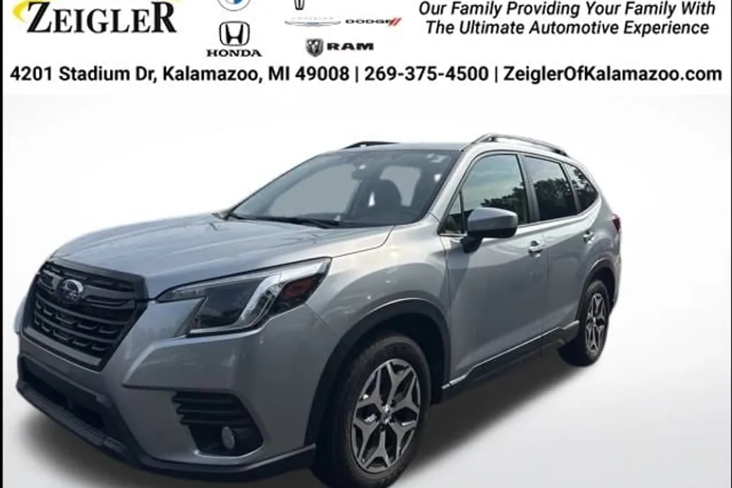 2022 Subaru Forester Premium photo 1