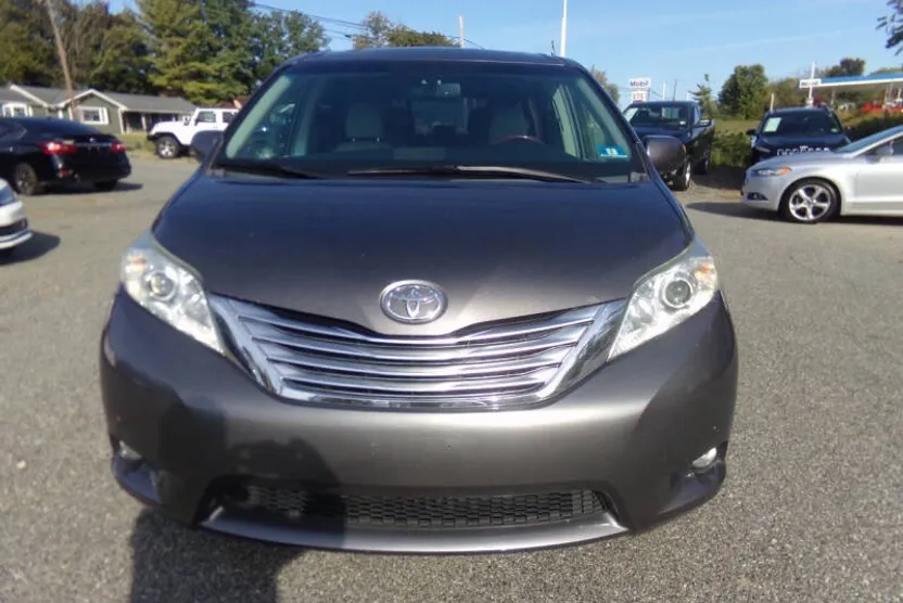 2012 Toyota Sienna Limited photo 1