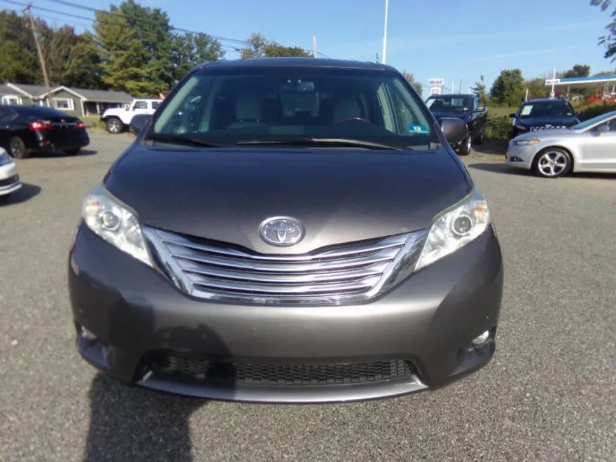 2012 Toyota Sienna Limited photo 1