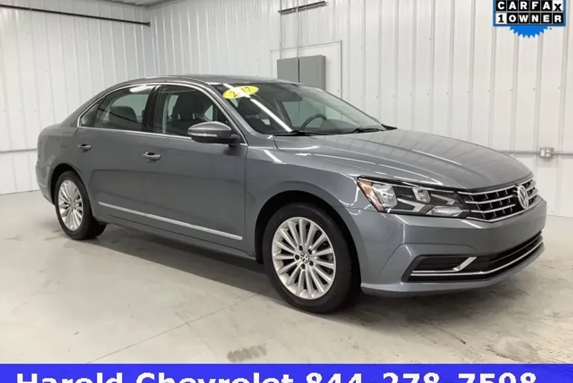 2017 Volkswagen Passat SE photo 1