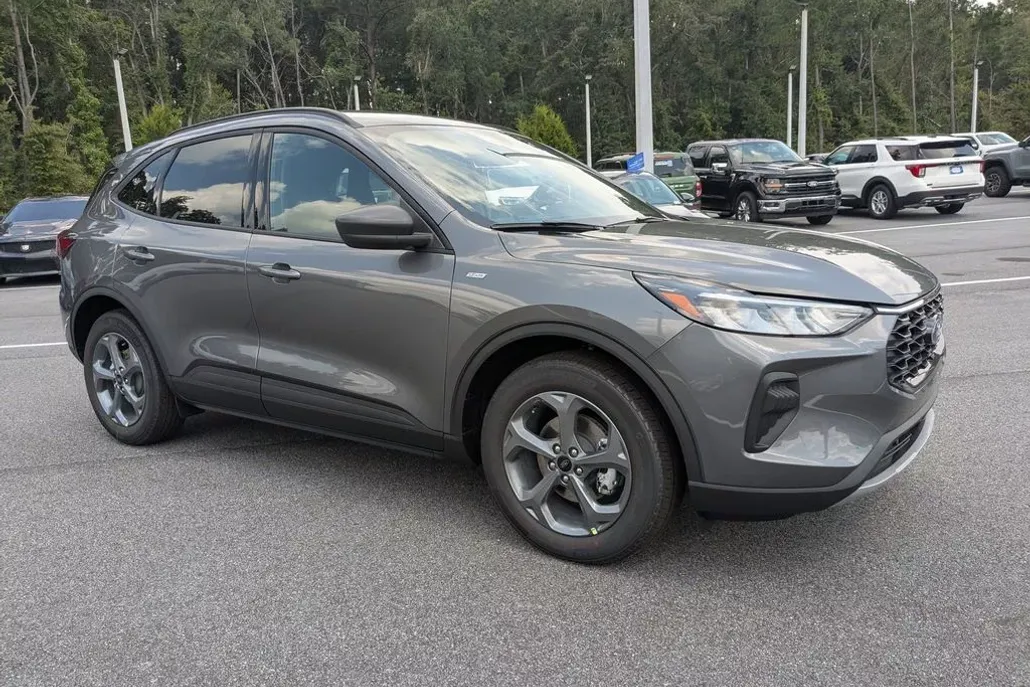 2025 Ford Escape ST-Line photo 1