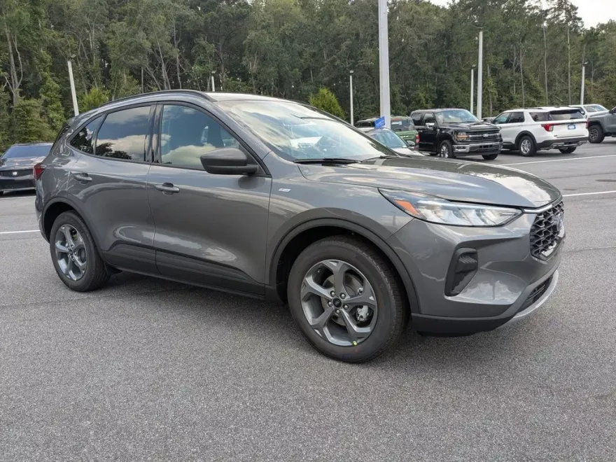2025 Ford Escape ST-Line photo 1
