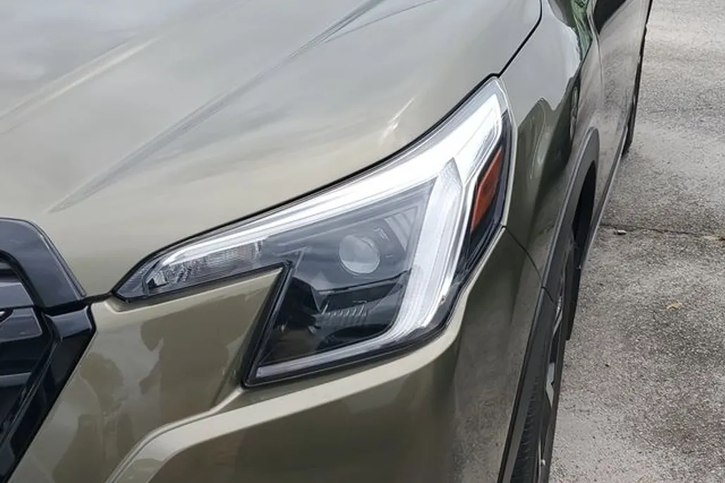 2023 Subaru Forester Touring photo 1
