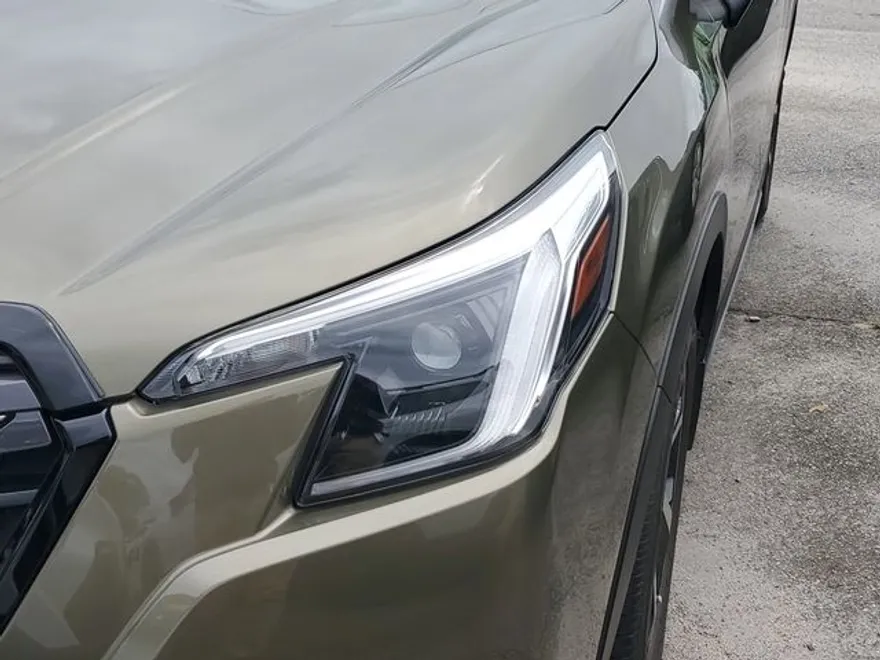 2023 Subaru Forester Touring photo 1