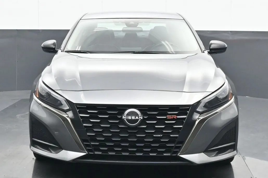 2023 Nissan Altima 2.5 SR photo 1