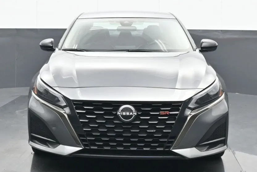 2023 Nissan Altima 2.5 SR photo 1