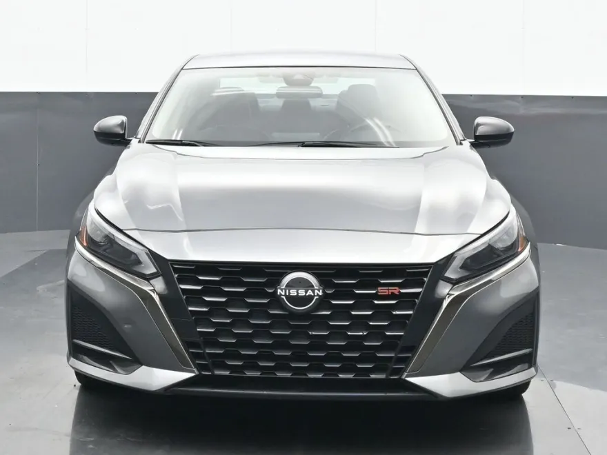 2023 Nissan Altima 2.5 SR photo 1