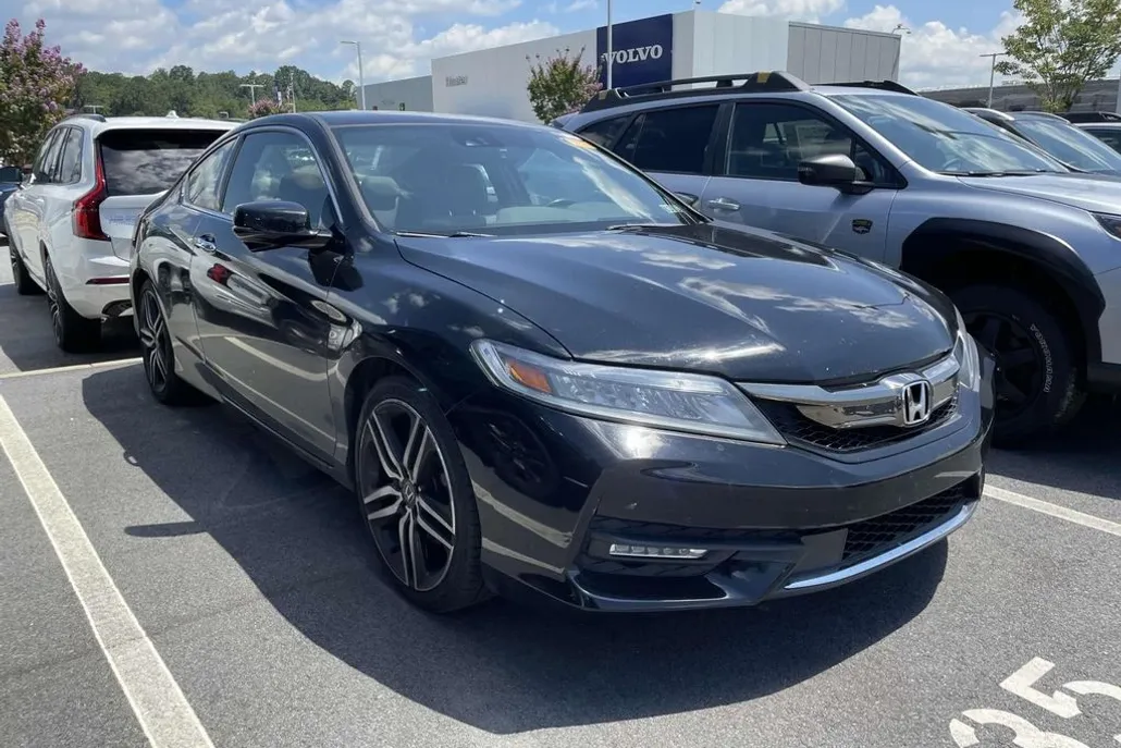 2016 Honda Accord Touring photo 1