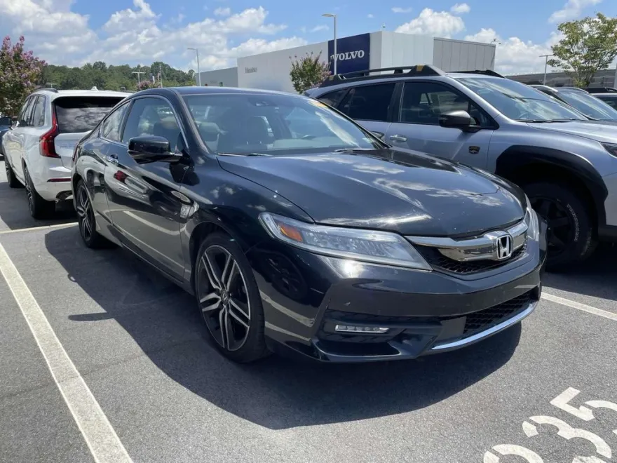 2016 Honda Accord Touring photo 1