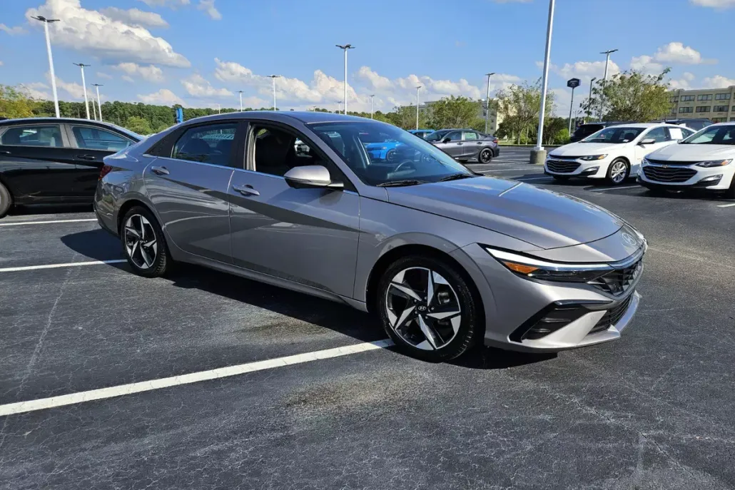 2024 Hyundai Elantra Limited photo 1
