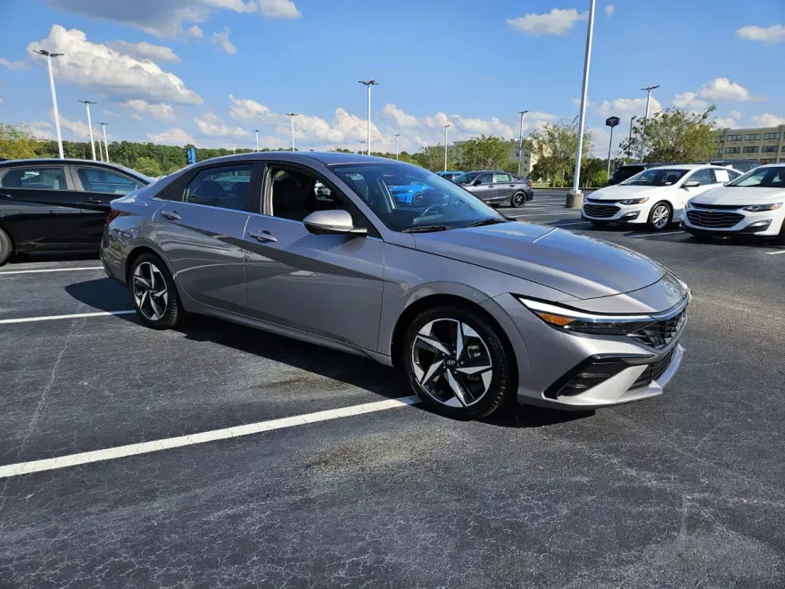 2024 Hyundai Elantra Limited photo 1