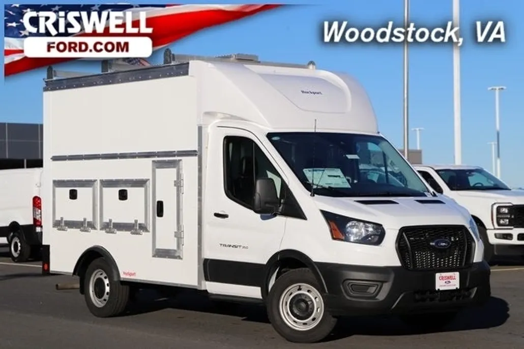 2024 Ford Transit Cutaway photo 1