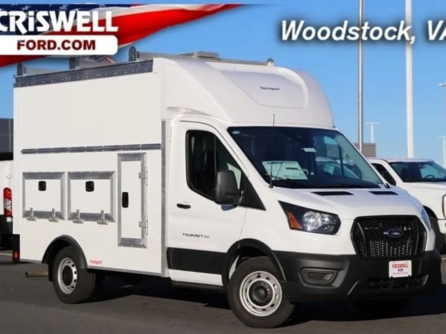 2024 Ford Transit Cutaway photo 1
