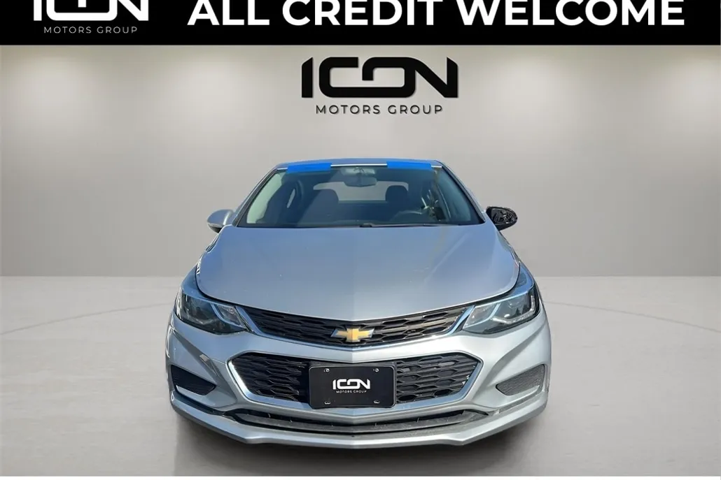 2017 Chevrolet Cruze LT photo 1