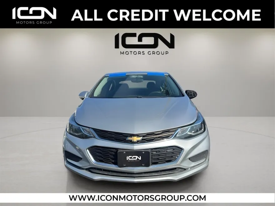 2017 Chevrolet Cruze LT photo 1