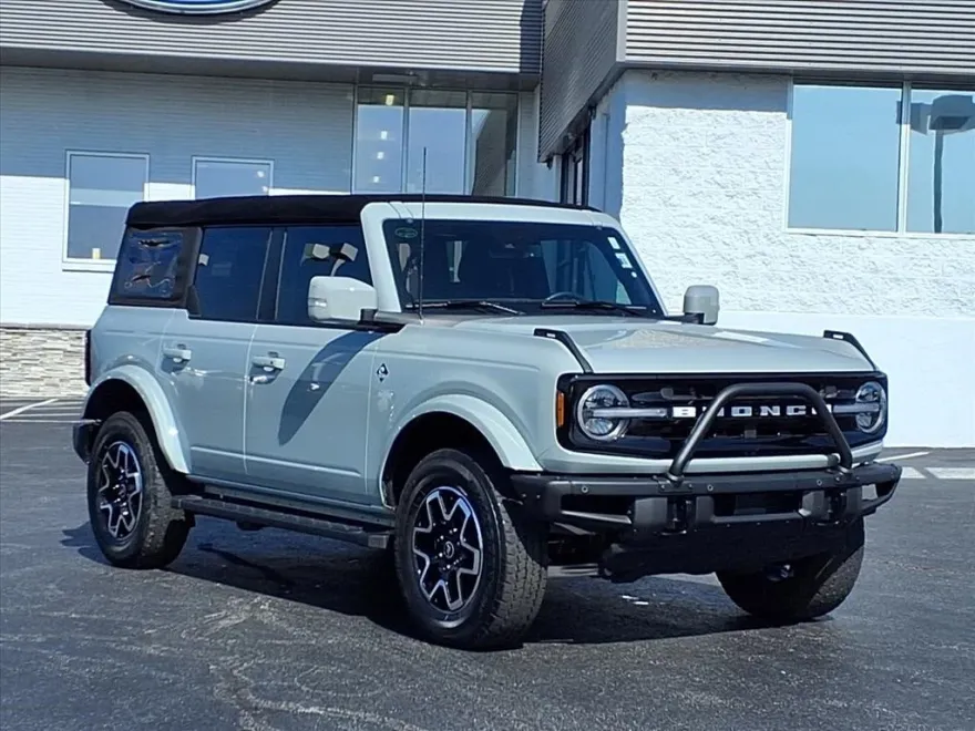 2023 Ford Bronco Outer Banks photo 1