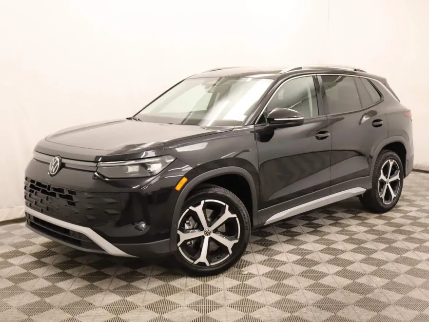 2025 Volkswagen Tiguan SE photo 1