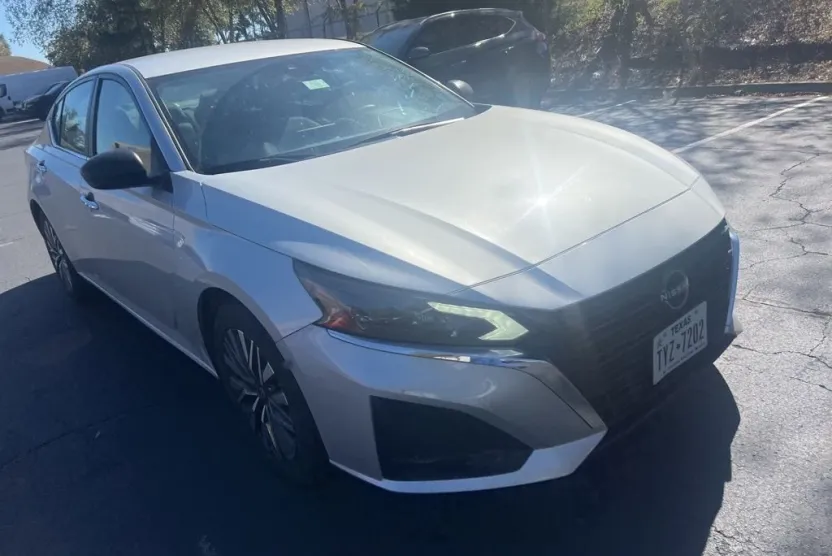 2024 Nissan Altima 2.5 SV photo 1