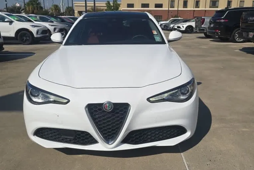 2020 Alfa Romeo Giulia photo 1