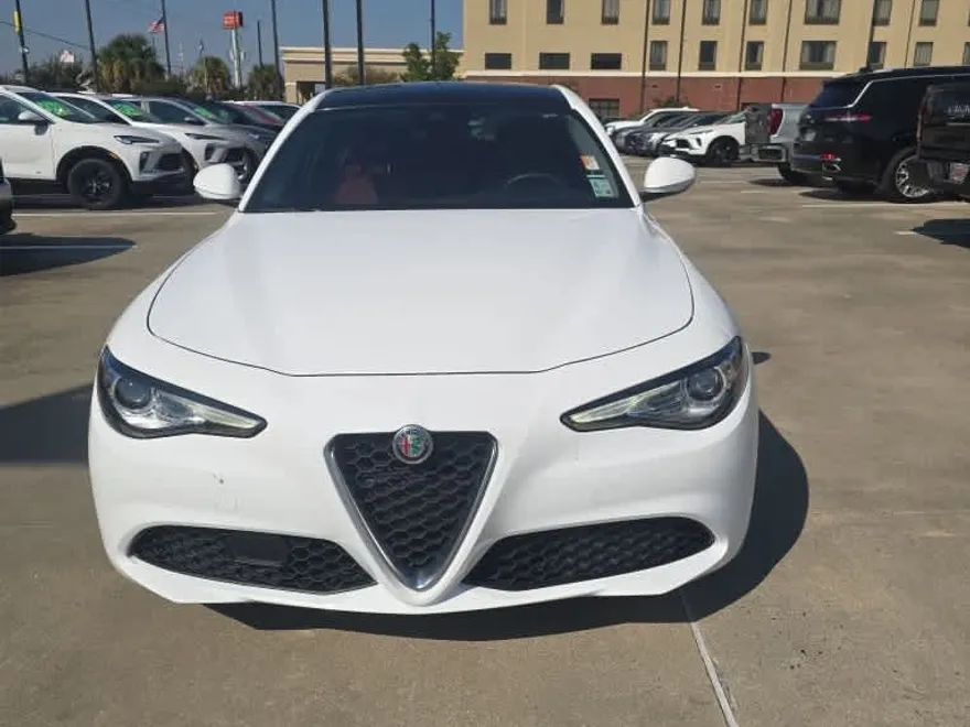 2020 Alfa Romeo Giulia photo 1