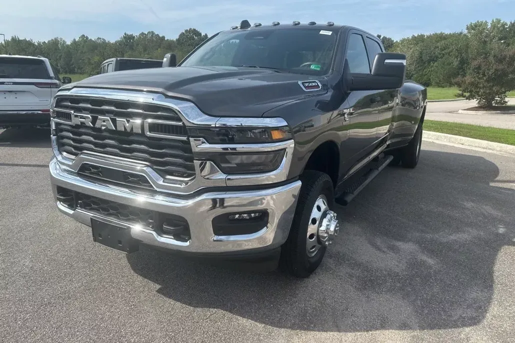 2025 Ram 3500 Tradesman photo 1