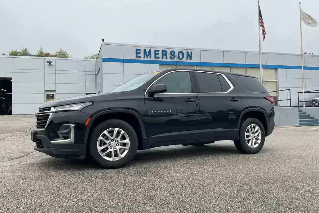 2022 Chevrolet Traverse LS photo 1