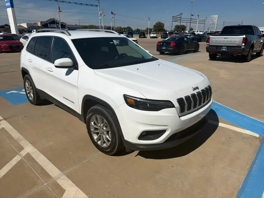2019 Jeep Cherokee Latitude photo 1