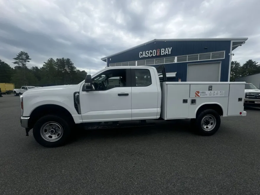 2025 Ford F-350 XL photo 1