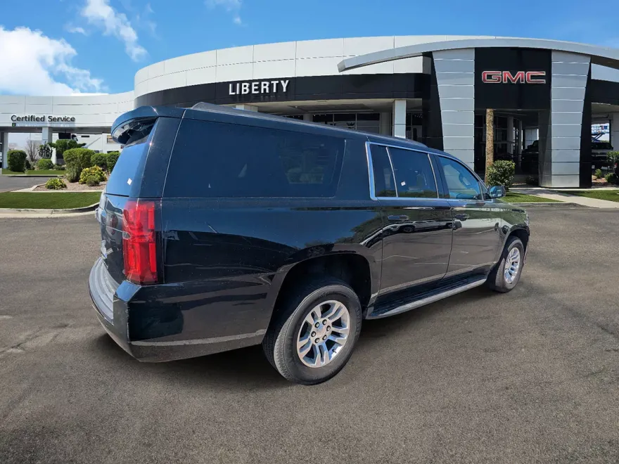 2020 Chevrolet Suburban LT photo 1