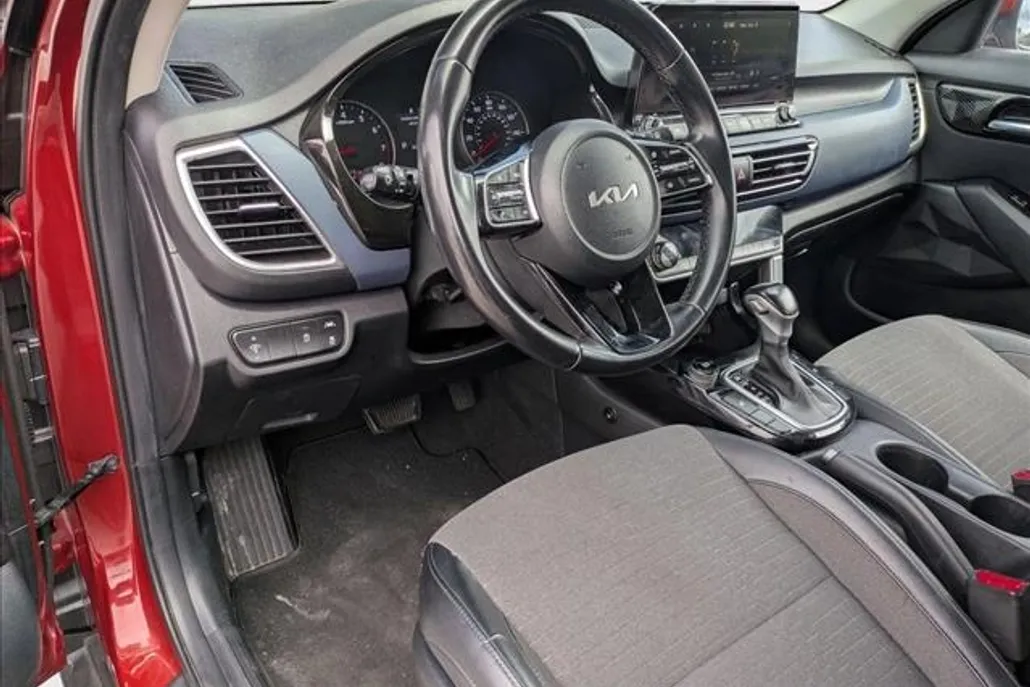 2022 Kia Seltos S photo 1