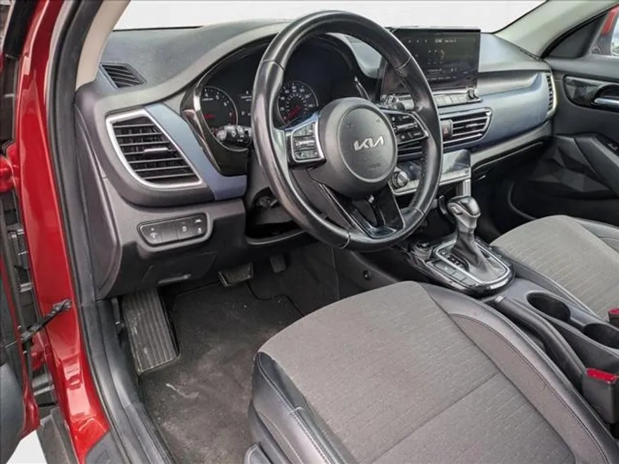 2022 Kia Seltos S photo 1
