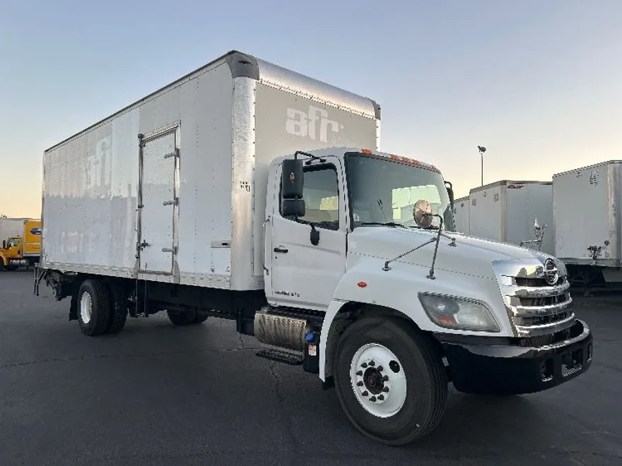 2019 Hino Conventional Type Truck photo 1