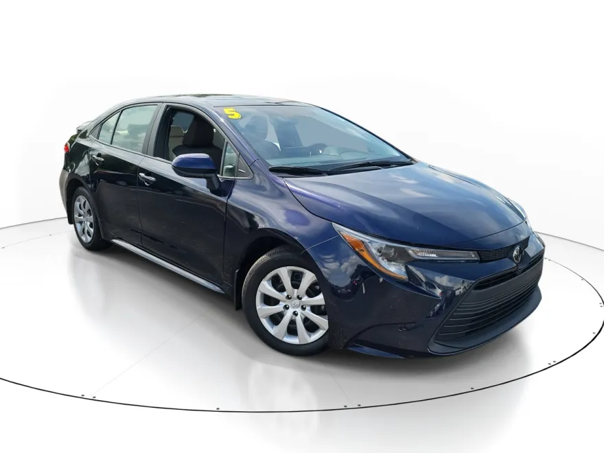 2025 Toyota Corolla LE photo 1
