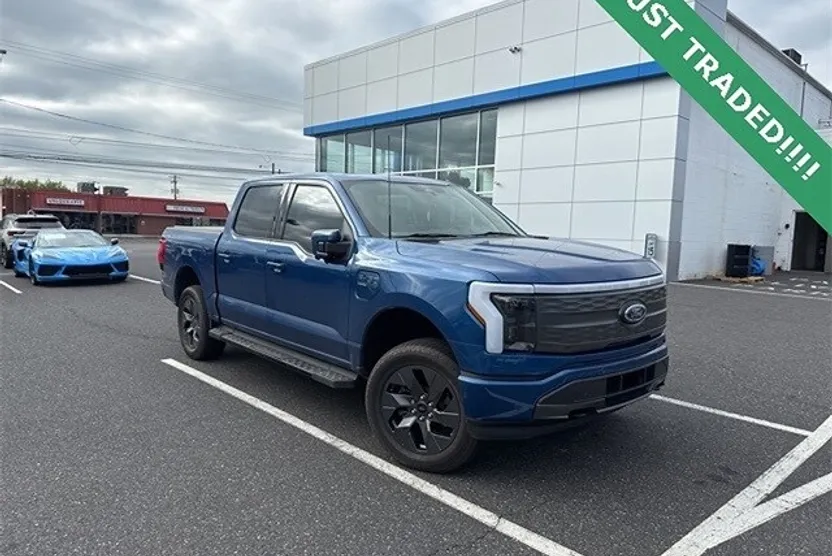 2022 Ford F-150 Lightning Lariat photo 1