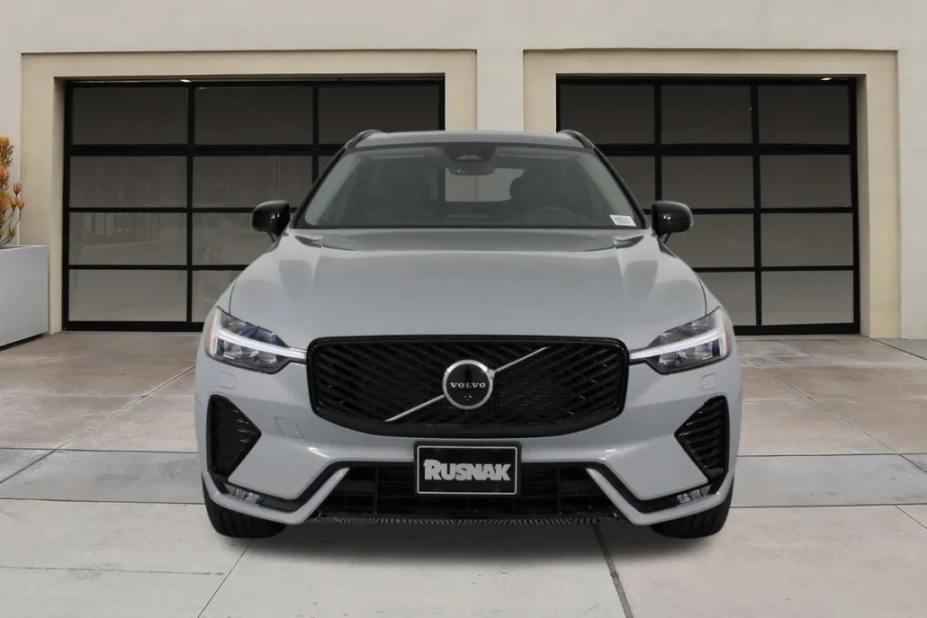 2026 Volvo XC60 B5 Plus photo 1