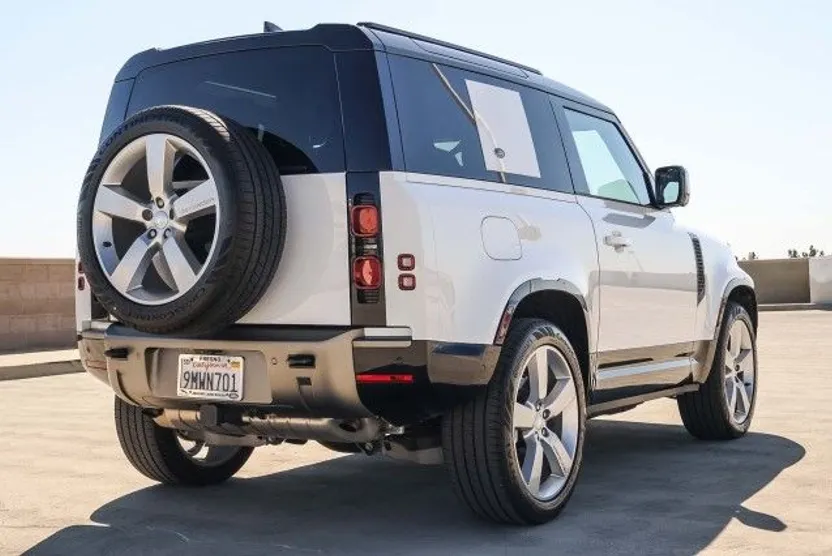 2024 Land Rover Defender 90 X-Dynamic SE photo 1