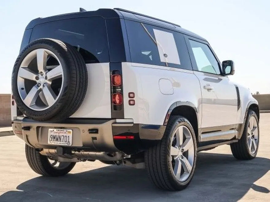 2024 Land Rover Defender 90 X-Dynamic SE photo 1